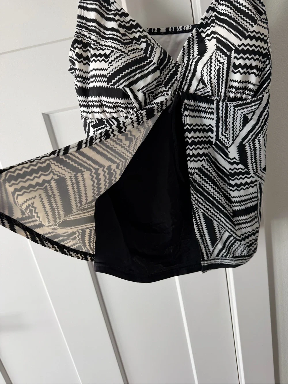 24th & Ocean Black and White Geometric Tankini Top